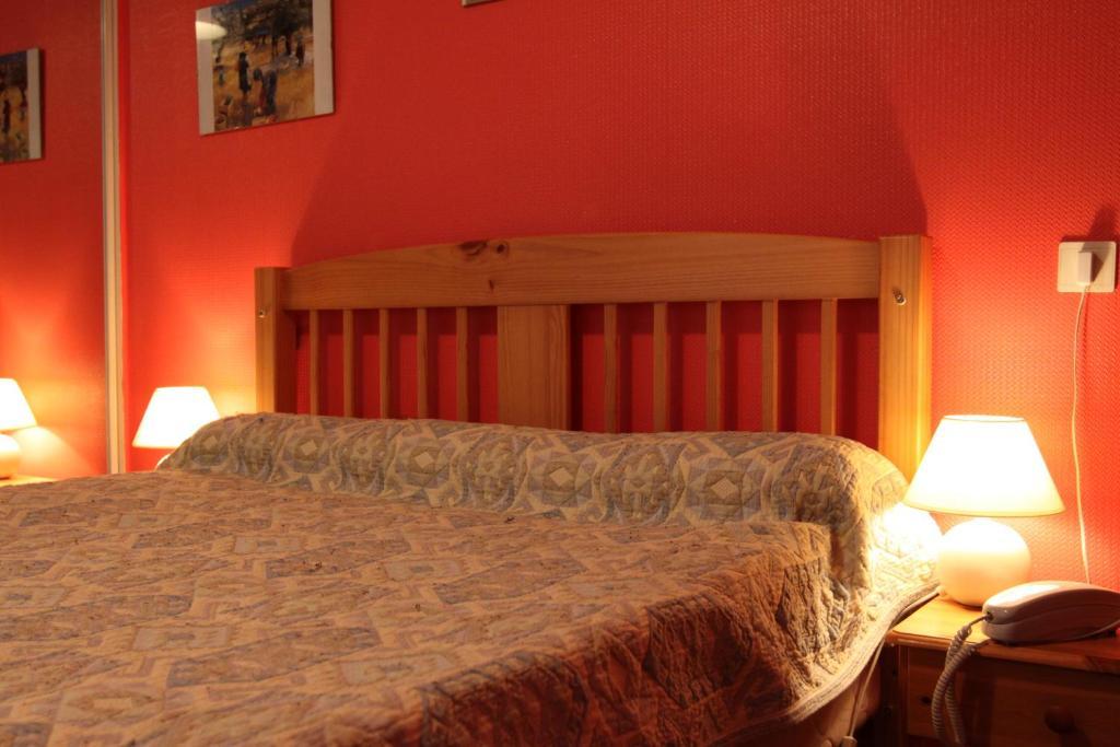 Logis Hotel Et Restaurant La Tour Brette Понторсон Екстериор снимка