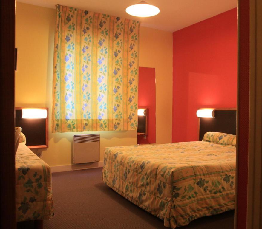 Logis Hotel Et Restaurant La Tour Brette Понторсон Екстериор снимка