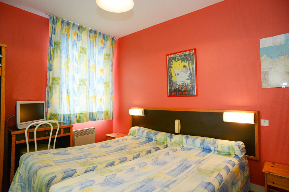 Logis Hotel Et Restaurant La Tour Brette Понторсон Екстериор снимка