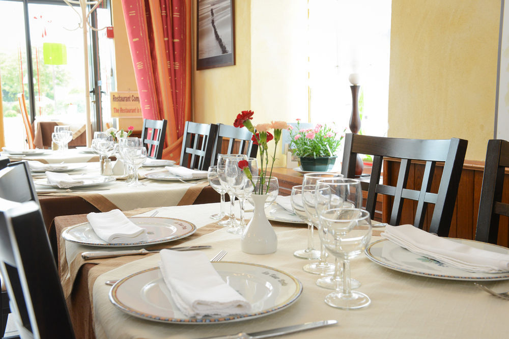 Logis Hotel Et Restaurant La Tour Brette Понторсон Екстериор снимка