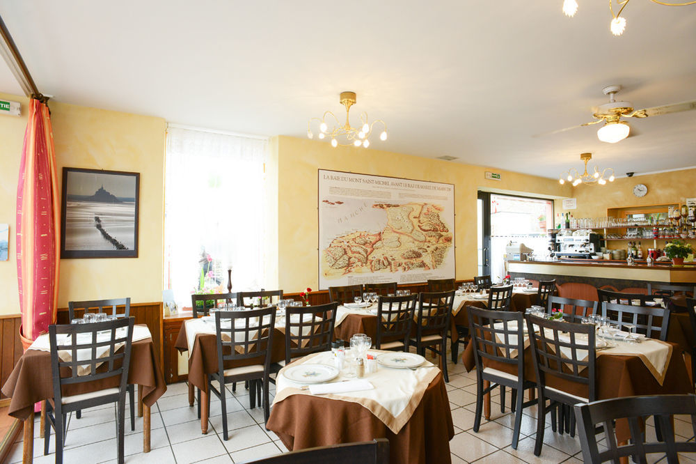 Logis Hotel Et Restaurant La Tour Brette Понторсон Екстериор снимка